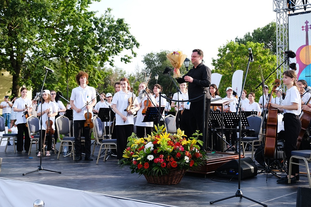 Сегодня в центре Астрахани Юношеский симфонический оркестр даст большой концерт 