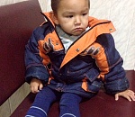 В Астрахани маленького мальчика нашли брошенным у мусорников