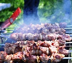 Мангалы зовут! Но насколько шашлычный набор в Астраханской области доступен для майского отдыха