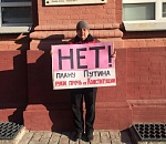 Астраханскому человеку-плакату грозит уголовное дело за восклицательный знак? Это может обернуться самосожжением