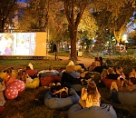 Кинотеатр на воздухе в Астрахани закроет сезон семейной комедией