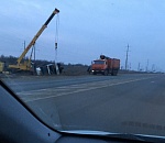 Под Астраханью перевернулась фура