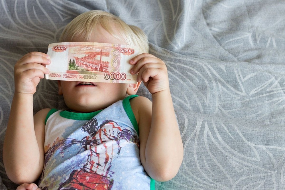 Под Астраханью многодетной матери отказали в ежемесячной выплате на детей