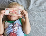 Под Астраханью многодетной матери отказали в ежемесячной выплате на детей