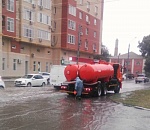 Около 500 кубометров воды уже откачали коммунальщики с улиц Астрахани