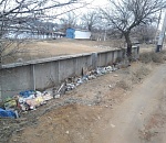 Астраханцы сфотографировали пляж-помойку