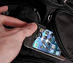 Сходил за хлебушком: астраханец-рецидивист украл телефон из машины