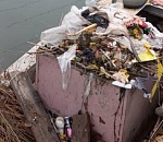 Городские каналы Астрахани продолжают очищать от мусора