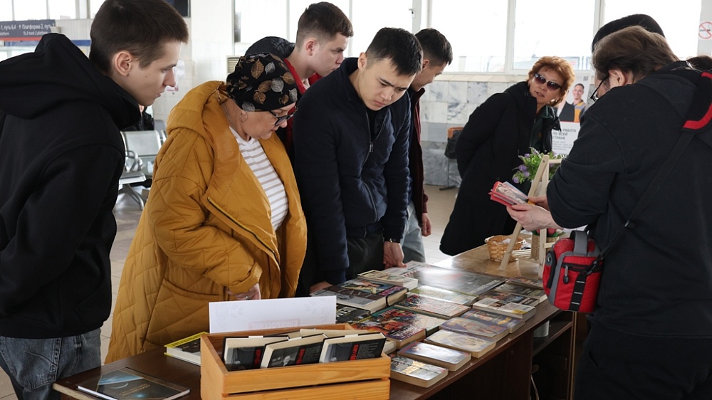 Предпраздничную акцию «Весенний экспресс» для пассажиров провели на астраханском вокзале 