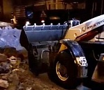 С улиц Астрахани вывезли более 85 тонн льда, который возник из-за аварийных прорывов водопроводных сетей 