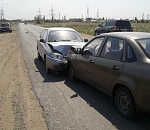 В лобовом столкновении автомобилей в Астраханской области пострадали пять человек