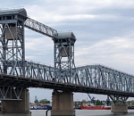 По Старому мосту Астрахани открыли реверсивное автодвижение