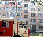 В Астрахани житель общежития угрожал покончить с собой во время пожара 