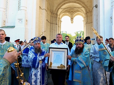 В Астрахани прибыла чудотворная Казанская икона Божией Матери