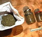 В Астрахани задержали 60-летнего мужчину, изготовившего дома почти килограмм нарковеществ