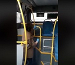 В Астрахани показали, как моют и дезинфицируют пассажирские автобусы 