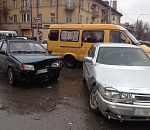 В Астрахани столкнулись два автомобиля: пострадали женщина и ребенок