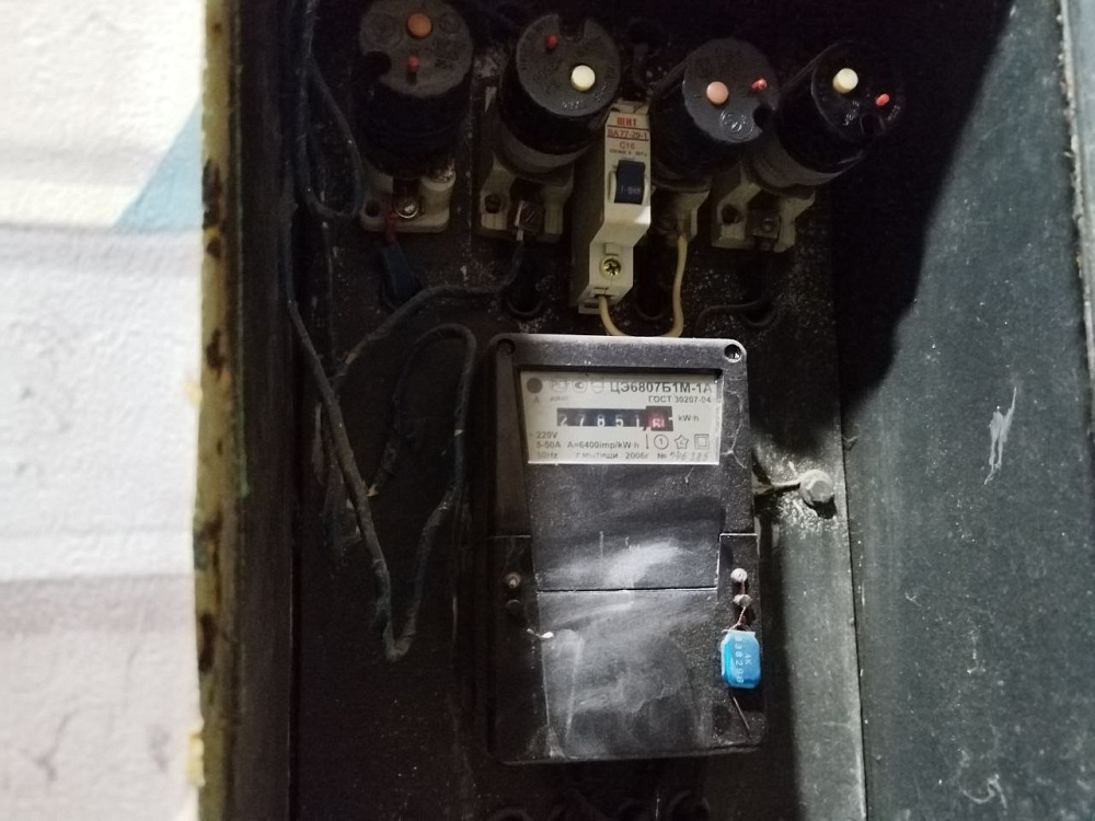 Астраханский суд отправил в колонию установщиков электросчетчиков