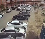 В Астрахани таксист сбил 7-летнюю девочку и скрылся: видео