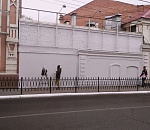 Здания в центре Астрахани начали украшать граффити