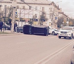 В Астрахани крутые машины не поделили дорогу: видео