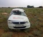 Под Астраханью опрокинулось такси: двое погибли и трое пострадали 