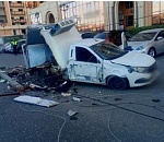 В Астрахани из-за взорвавшегося колеса фургон сбил два электростолба