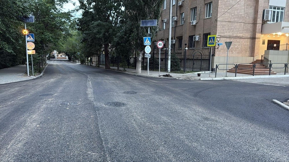 В центре Астрахани приводят в порядок «культурную» улицу