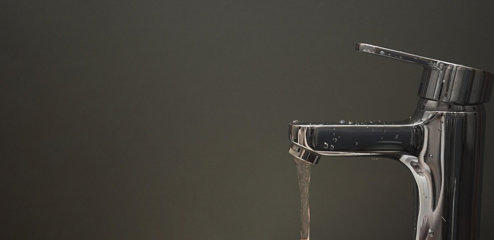 Целый город в Астраханской области остался без холодной воды