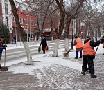 В Астрахани коммунальные службы ликвидируют последствия непогоды