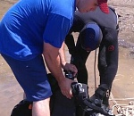 Под Астраханью водолазы ищут затонувшее авто: внутри может быть водитель