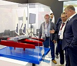 На Восточном экономическом форуме Игорь Бабушкин осмотрел стенд Астраханского госуниверситета 