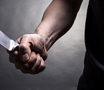 Астраханец набросился с ножом на полицейского