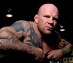 Джефф Монсон приехал в Астрахань, потренировал школьников и получил в подарок воблу