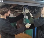 Семейный подряд: астраханец с сыновьями ремонтирует машины для отправки на СВО