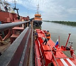 Появилось видео горящего в Астраханской области сухогруза «Вафа-2» 