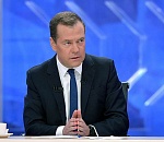 Дмитрий Медведев отказался от участия в предстоящих выборах президента в пользу Путина
