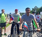 Консул Туркменистана прокатился с астраханцами по набережной