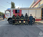 Астраханские огнеборцы спасли из горящей пятиэтажки 15 человек и трех кошек