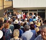 Жаркий митинг в Началово. Местные жители чуть не набросились на главу села