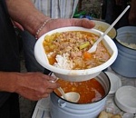 В Астрахани будут кормить обедом бездомных. Желающие могут помочь