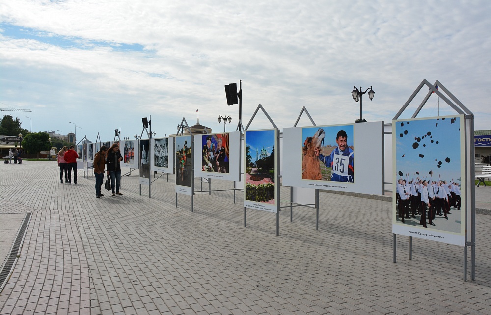 В Братском саду разместилась выставка астраханских фотолюбителей