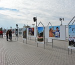 В Братском саду разместилась выставка астраханских фотолюбителей