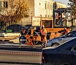 На улице Анри Барбюса по ночам перекладывают асфальт и меняют бордюры