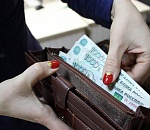 Астраханка украла деньги на поминках и ушла в запой