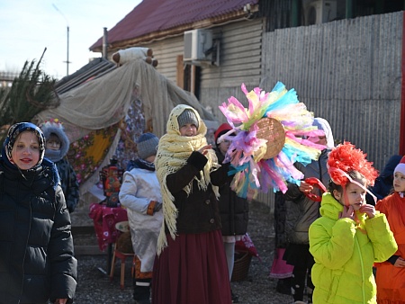 В большой семье. В астраханском храме проводили Масленицу и встретили Прощеное Воскресенье