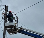 Энергетики устранили обрыв проводов из-за падения подъемного крана в Астрахани