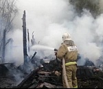 В Астрахани напротив военкомата сгорела хозпостройка