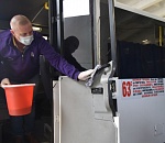 Уборка подъездов и маршруток: в Астрахани повсеместно усилены меры профилактики коронавируса