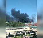 В Астрахани сотрудники МЧС тушат сильный пожар у Александровской больницы. ВИДЕО